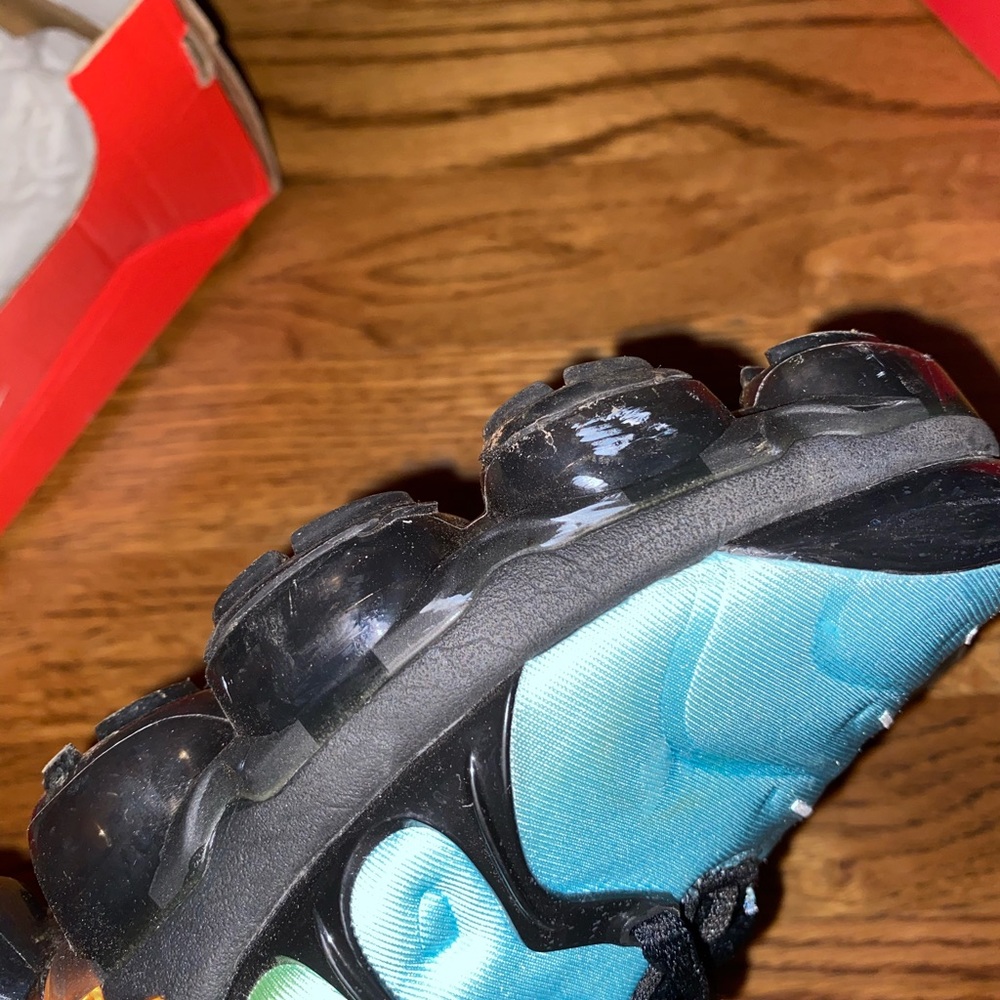 Nike Vapormax NO I WILL NOT ACCEPT ANY OFFERS LOWER THAN WHATS POSTED. - Picture 4 of 11